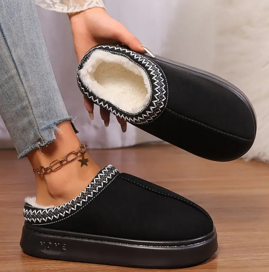 Pantuflas  cálidas y cómodas, de suela gruesa, antideslizantes.